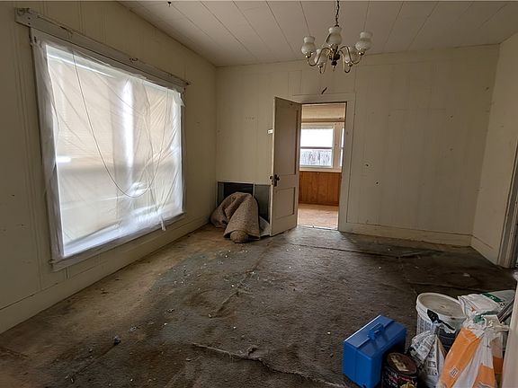 3rd image of 722 Oak Ave