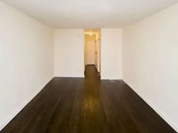 342 East 55th Street image 2 of 6