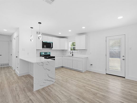 3rd image of 1504 Daniel Dr