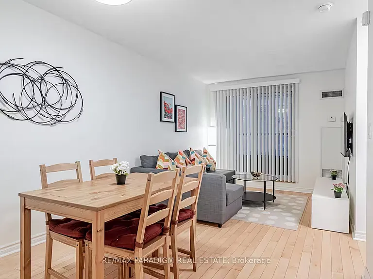 250 Wellington St W #228 — Photo 9