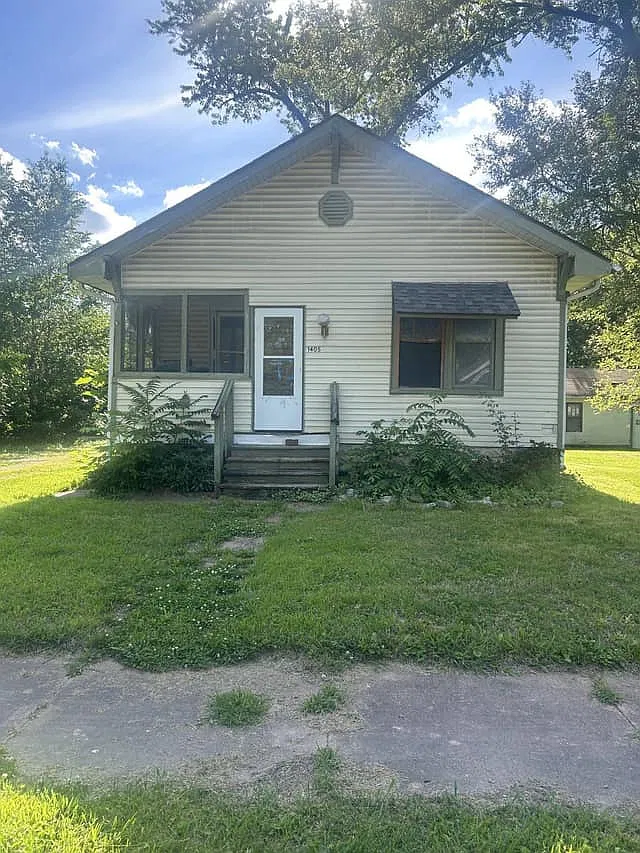 3 bed, 1250 sqft, $895 — Photo 1