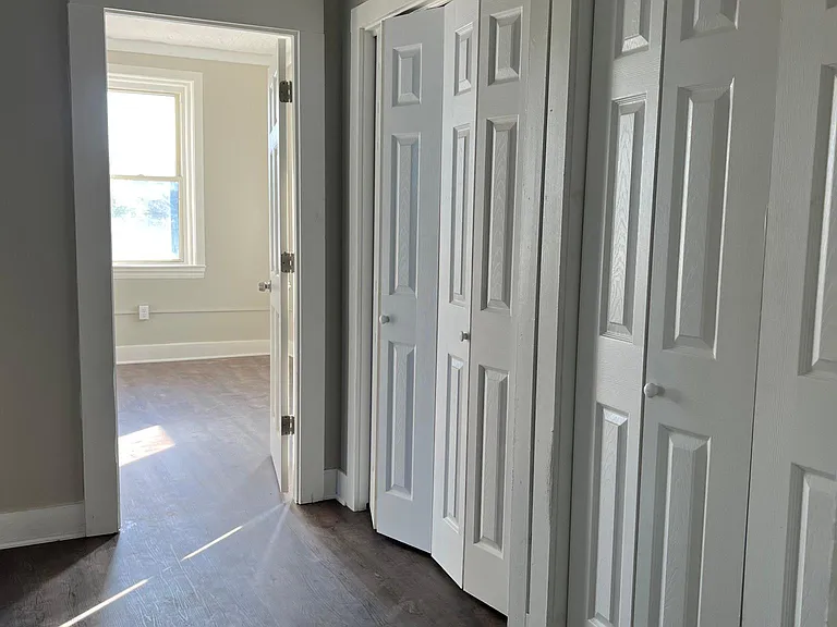 329 Ellicott St #UPPER — Photo 25