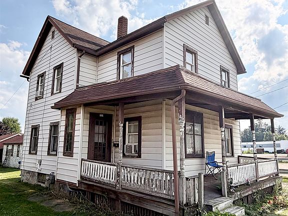 2nd image of 221 W Mill St