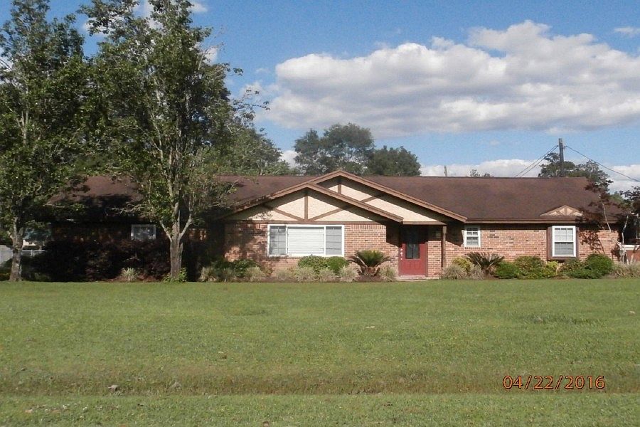1st image of 8112 Chaucer Dr