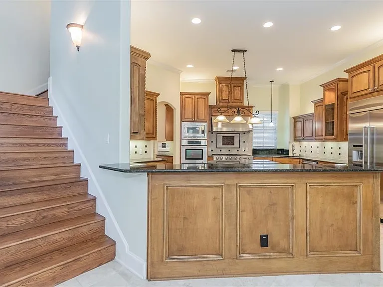 1004 Drake Dr — Photo 9
