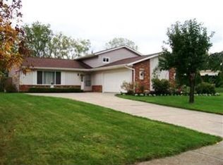 6103 Emerald St, North Ridgeville, OH 44039
