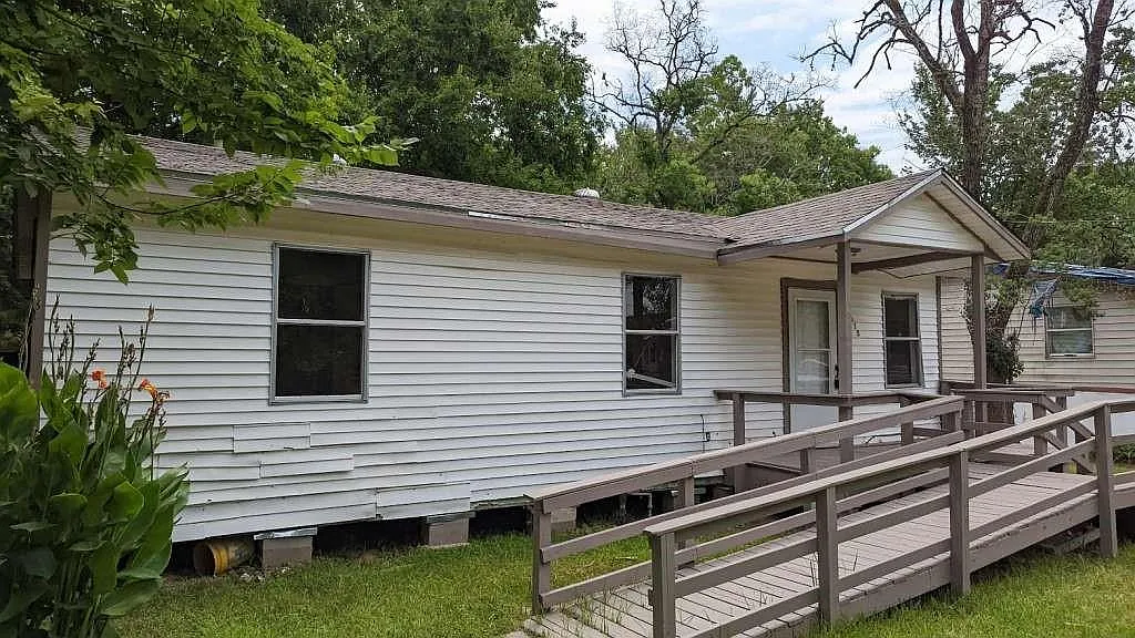3 bed, 1.0 bath, 936 sqft, $1,699 — Photo 1