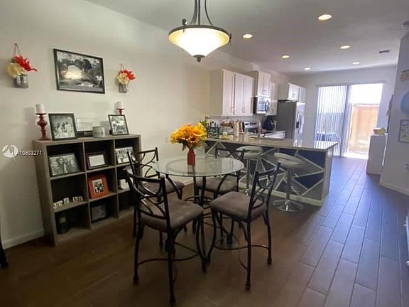 4th image of 1455 SE 26th Ave #0