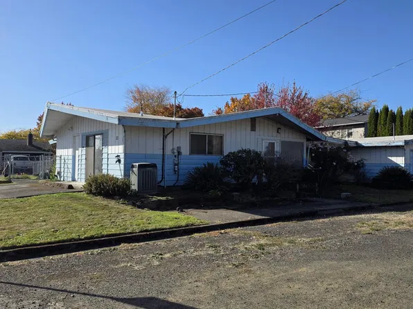 575 N 9th St, Harrisburg, OR 97446