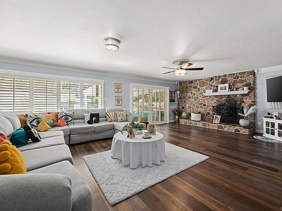 5th image of 4064 Acacia St