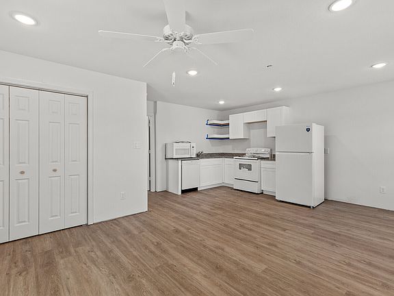 4th image of 4125 Compton Ln Unit E