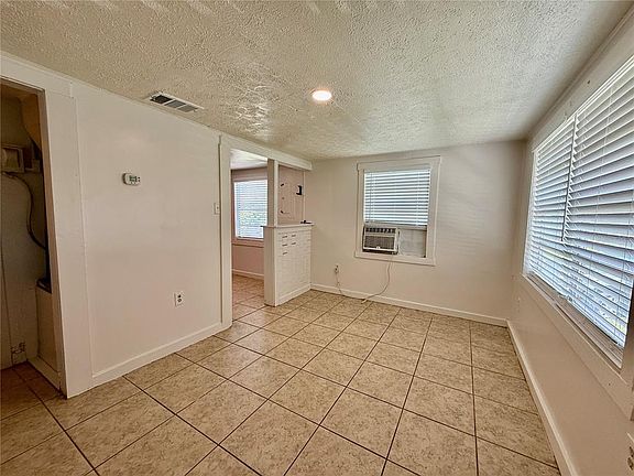 3rd image of 1405 40th St #1/2