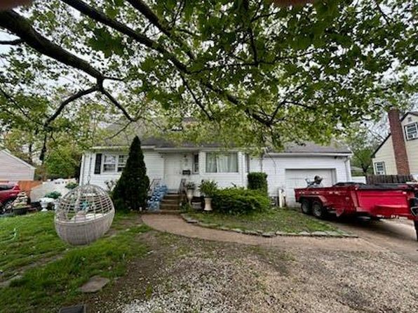 28 Hilliard Avenue, Central Islip, NY 11722