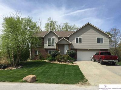 18002 Cottonwood Ln, Springfield, NE, 68059
