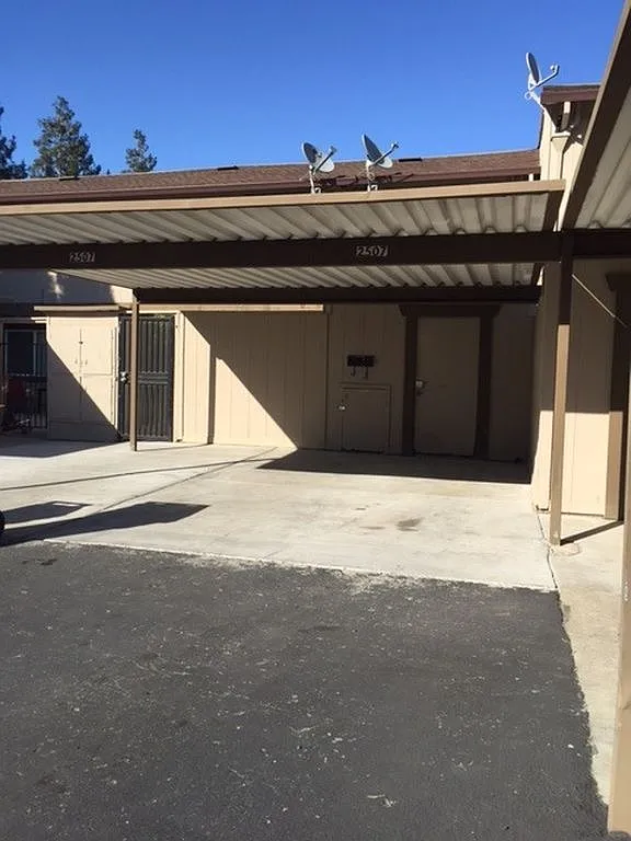 2507 Hampton Ln photo 1