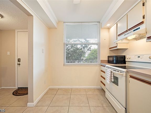 5th image of 5959 Winkler Rd APT 218