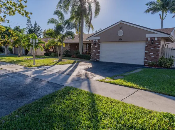 1351 White Stone Way, Davie, FL 33325