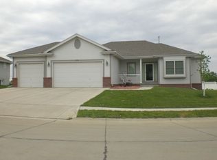 775 N 6th St, Arlington, NE 68002