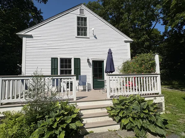 528 Third Beach Rd, Middletown, RI 02842