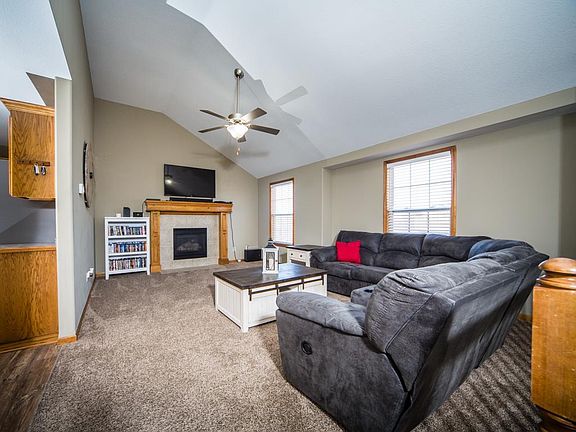 3rd image of 609 SW Tisha Ln
