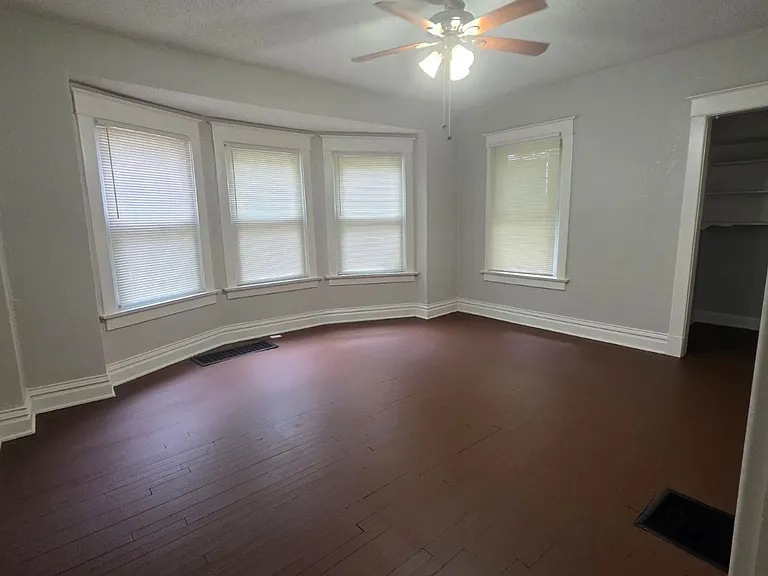 2508 Mersington Ave — Photo 6