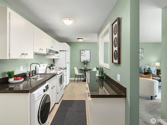 4th image of 932 100th Avenue NE #228