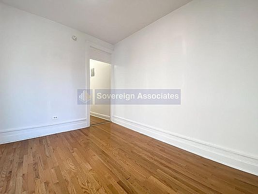 5th image of 22 Saint Nicholas Pl #52P