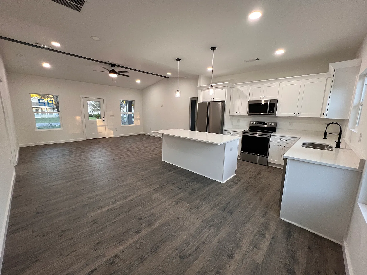 99 E Raphael Rd — Photo 4