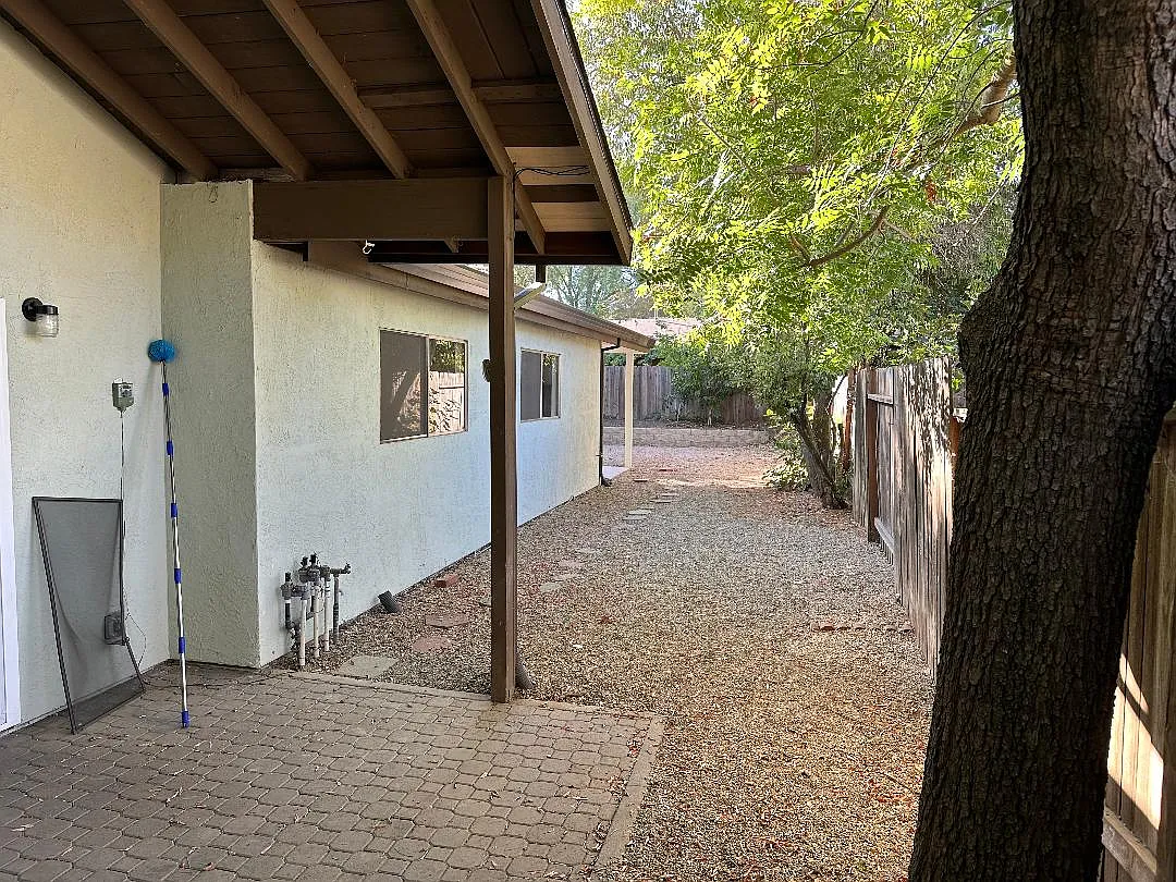 3 bed, 1221 sqft, $850 — Photo 2
