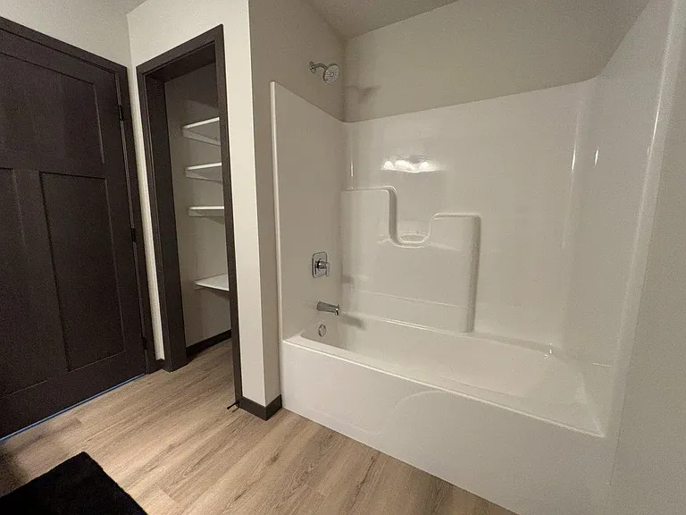 WestSide Apartments — Photo 15