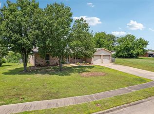 8 Navajo Cir, Shawnee, OK 74801