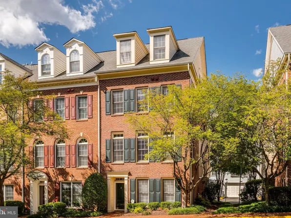 8892 Ashgrove House Ln, Vienna, VA 22182