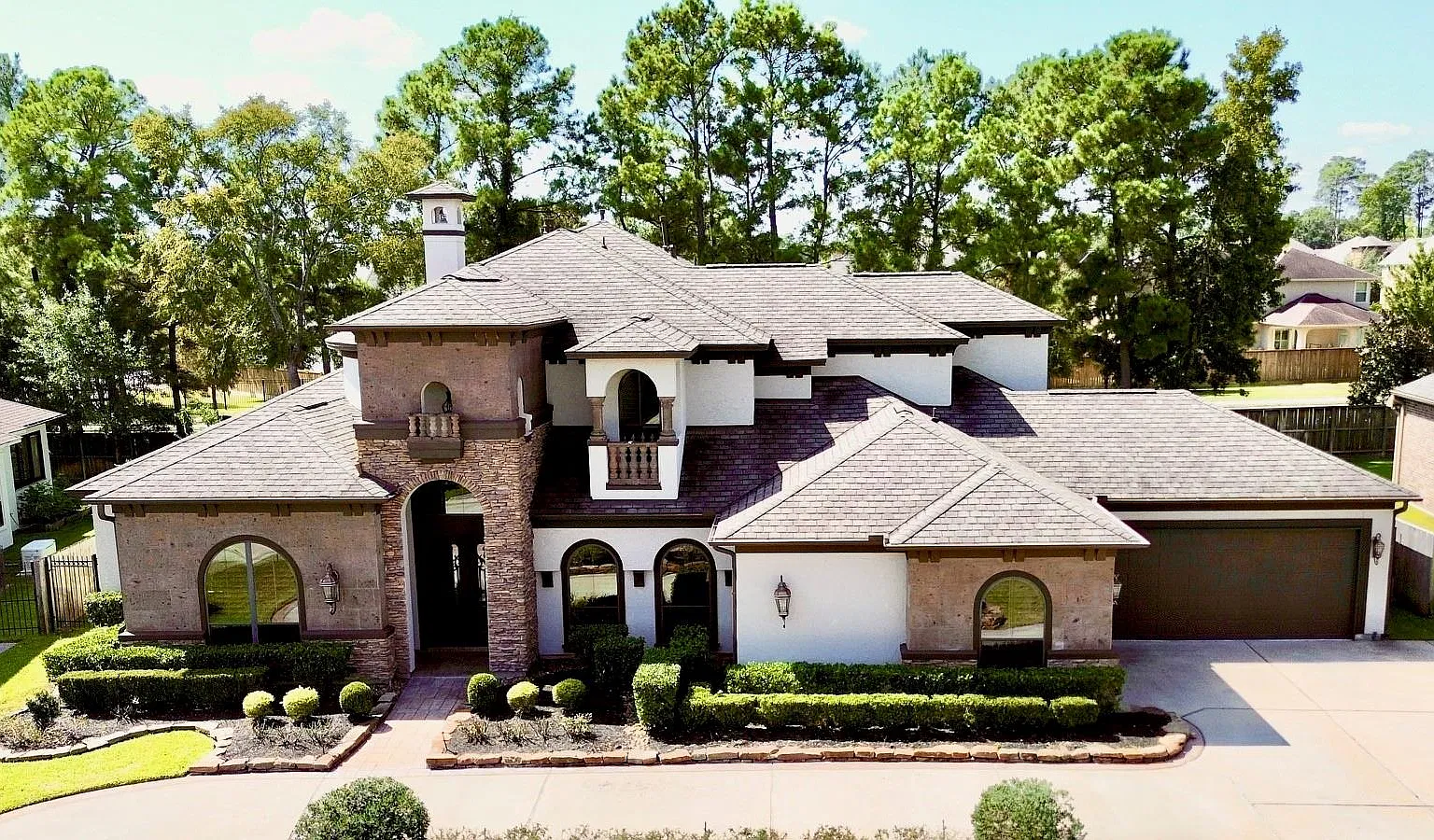 4 bed, 4.5 bath, 4512 sqft, $6,500 — Photo 1