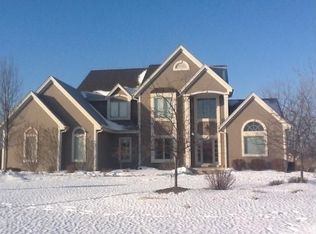W171N5445 Autumn View Ln, Menomonee Falls, WI 53051