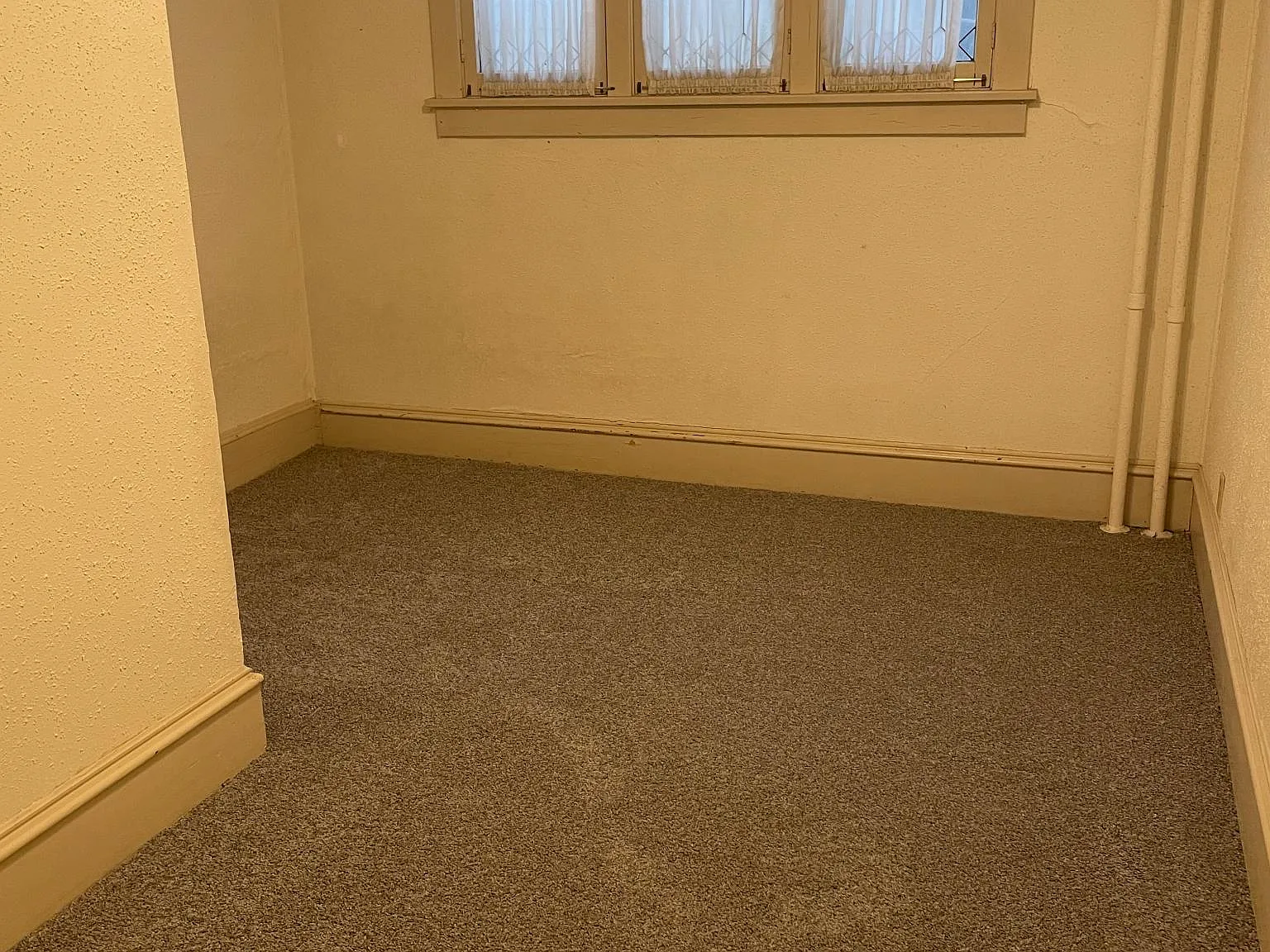4 bed, 1.5 bath, 1500 sqft, $1,900 — Photo 3