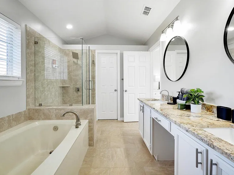2062 Arena Dr — Photo 25