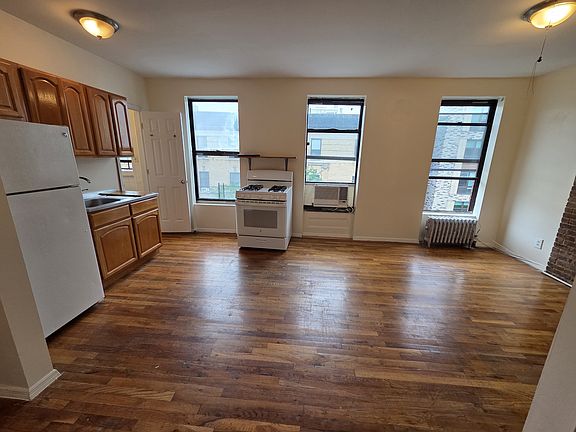 4th image of 975 Amsterdam Ave #5E