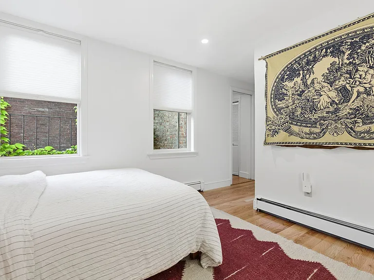 4 Derne St #2 — Photo 18