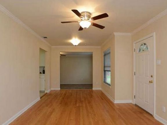 3rd image of 214 Chelsea Dr