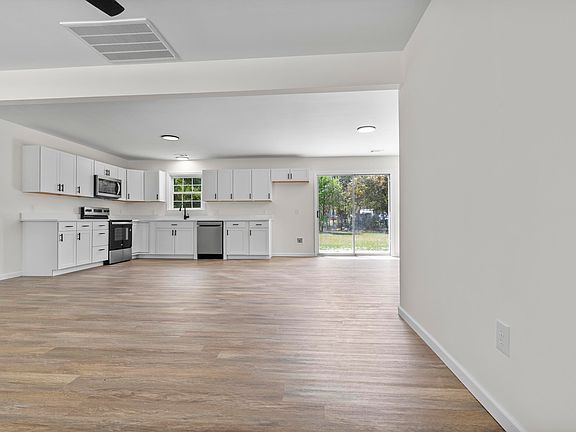 4th image of 3122 McTavish Ave