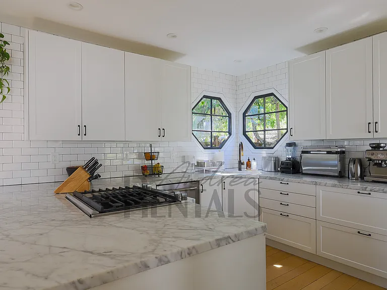 364 Coventry Rd — Photo 13