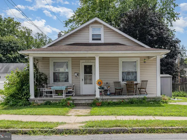 225 E 2nd St, Hummelstown, PA 17036