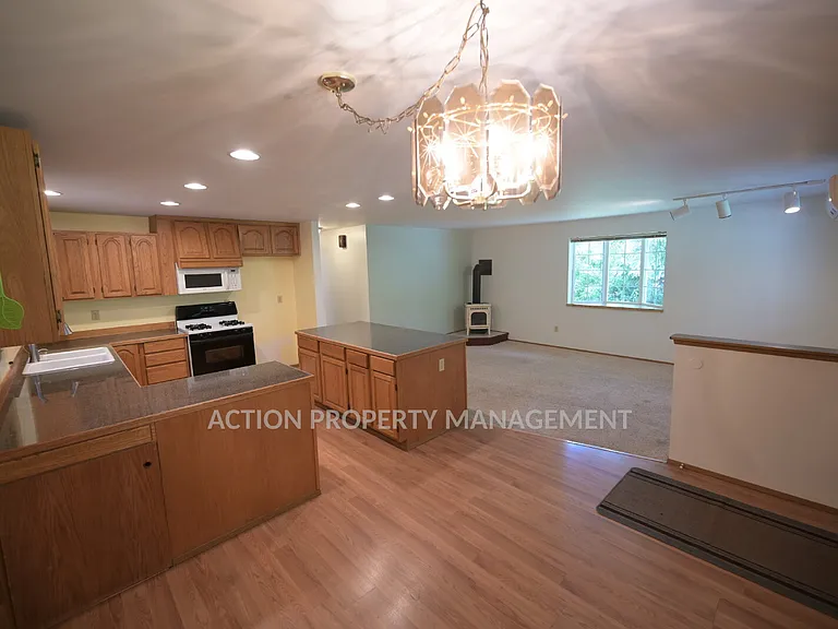 353 Madrona Way — Photo 6