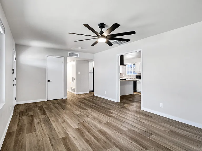 3702 W Tuckey Ln — Photo 10