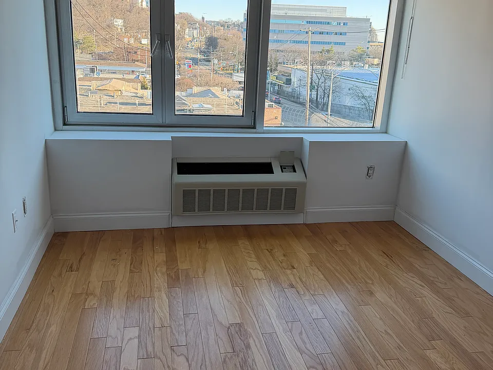 1701 Park Ave #403