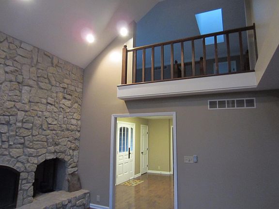 4th image of 7452 Sleepy Hollow Dr