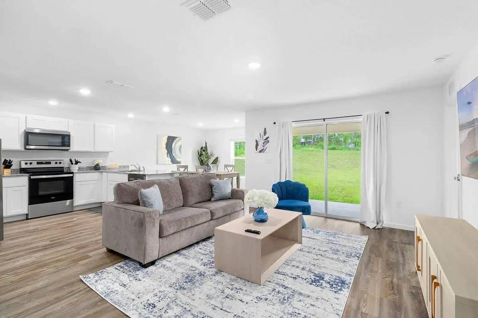 3 bed, 2.0 bath, 1474 sqft, $4,043 — Photo 1