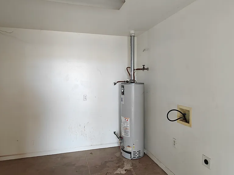 133 W Lester St — Photo 20