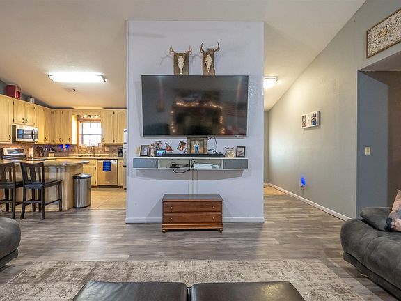 4th image of 7 Melissa Ln