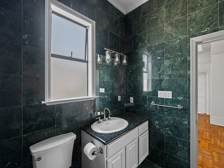 838 Green St — Photo 9